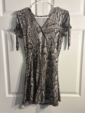 Just-One Snakeskin Print Faux Wrap Mini Skater Dress Size M Short Sleeve (A2)